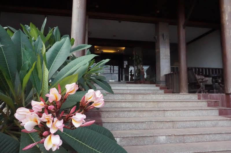 Sengtawan Riverside Hotel Vientiane Exterior foto